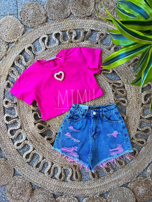 Calções com rasgos e T-shirt Cropped Coração(artigos comprados individualmente)