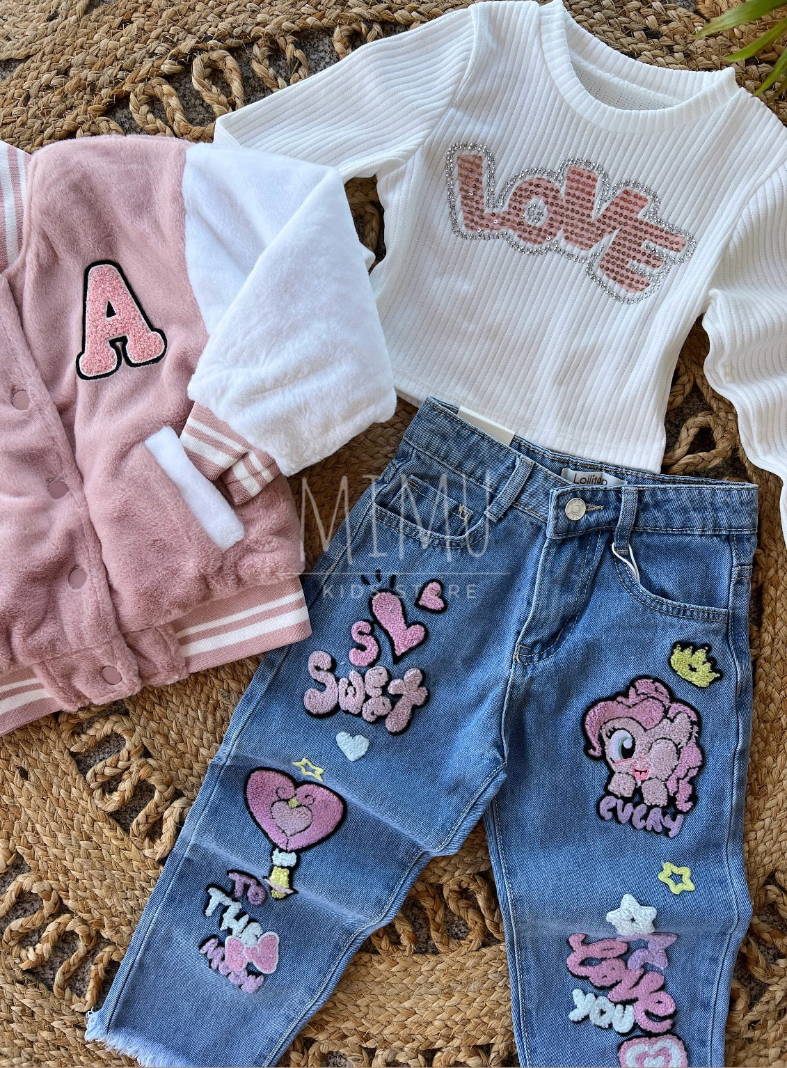 Calças e camisola Love (artigos comprados individualmente)