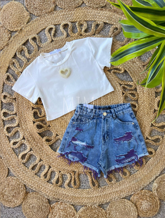 Calções com rasgos e T-shirt Cropped coração(artigos comprados individualmente)