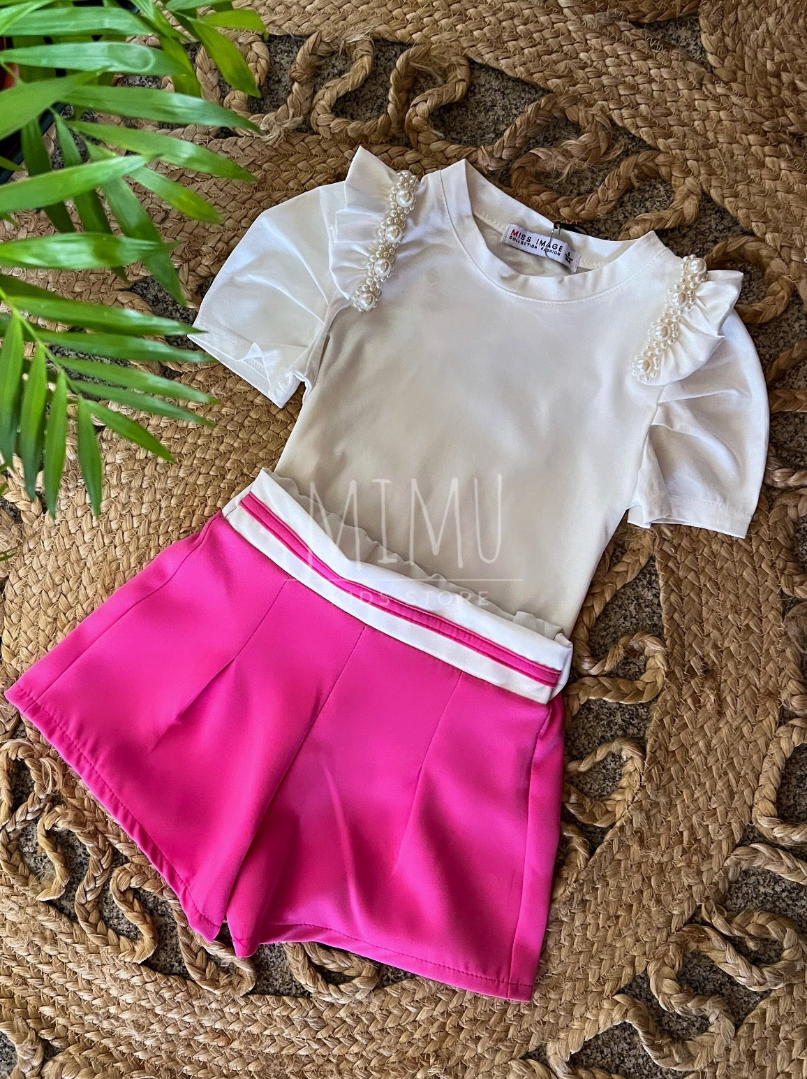 Shorts con suéter de perlas en el hombro (artículos comprados individualmente)