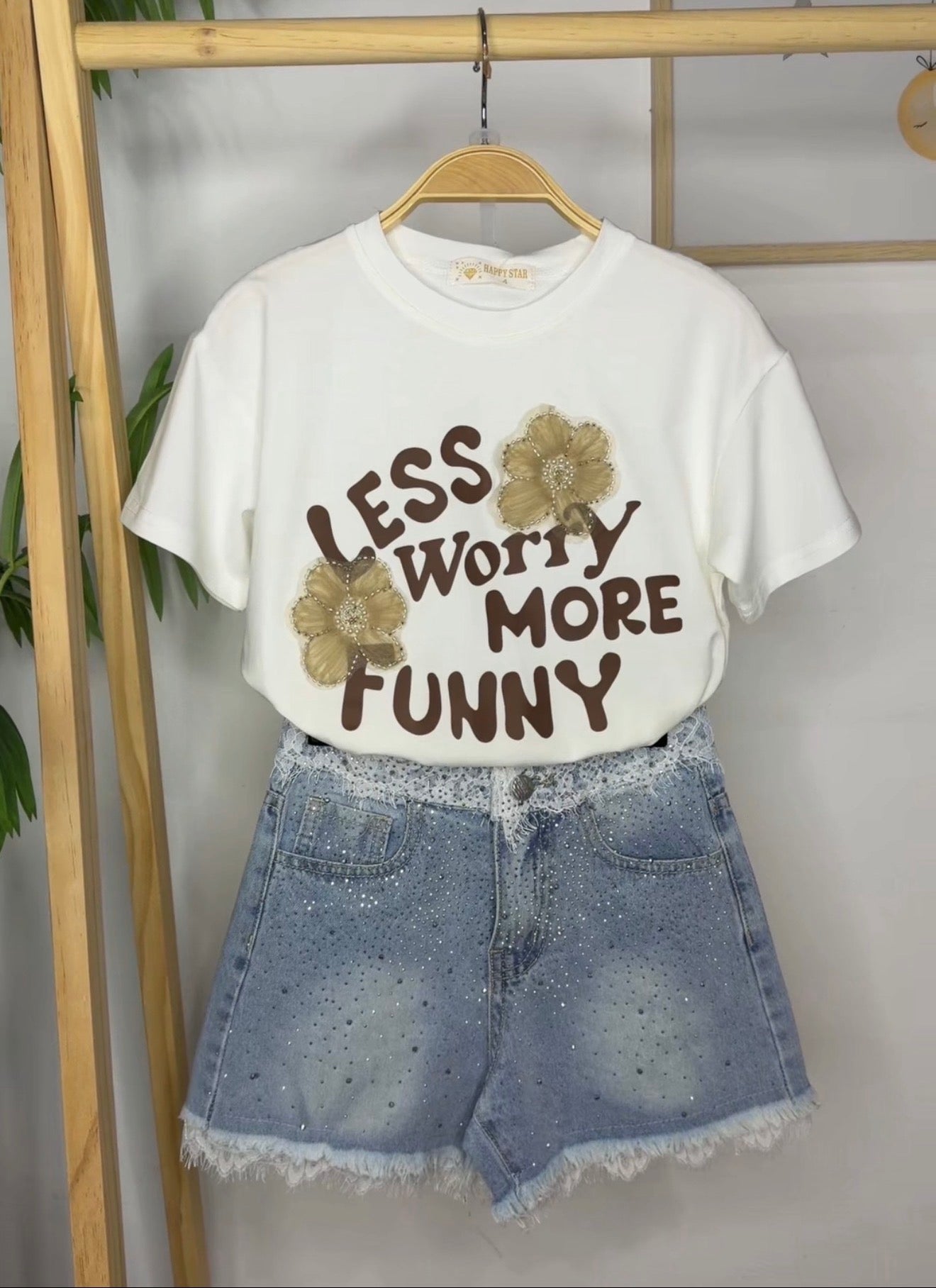 Calções de renda e T-shirt (artigos comprados individualmente)