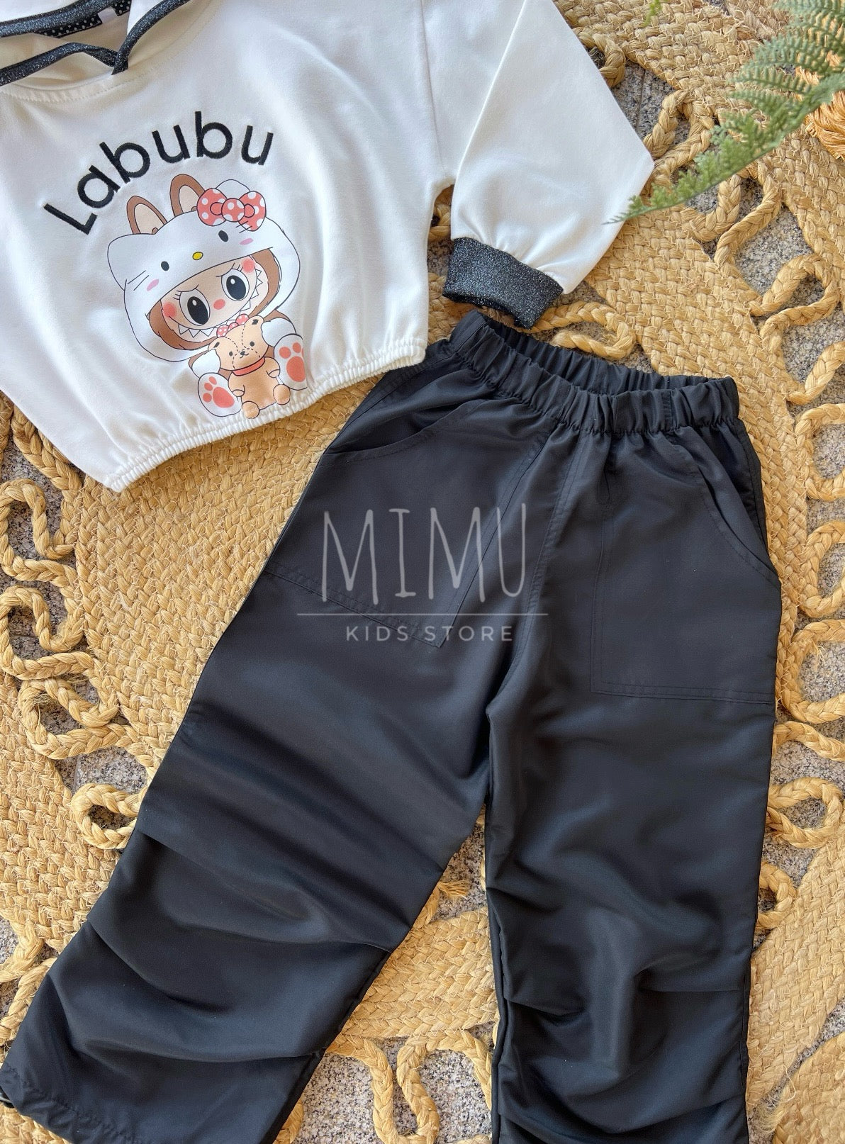 Conjunto Labubu (T-shirt vendida separadamente)